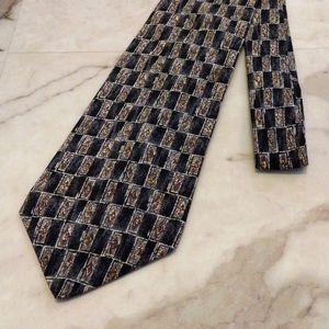 Club fellow Italian silk tie.